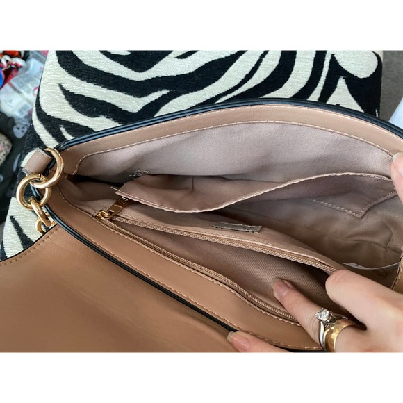 Y2K Tan shoulder purse with gold chain strap - Picture 6 of 7